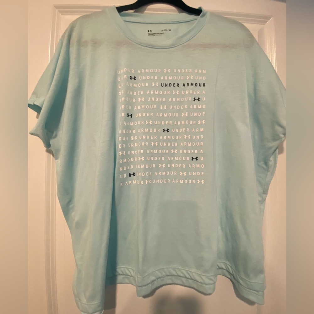 Women’s light Blue Under Armour Shirt Size XL